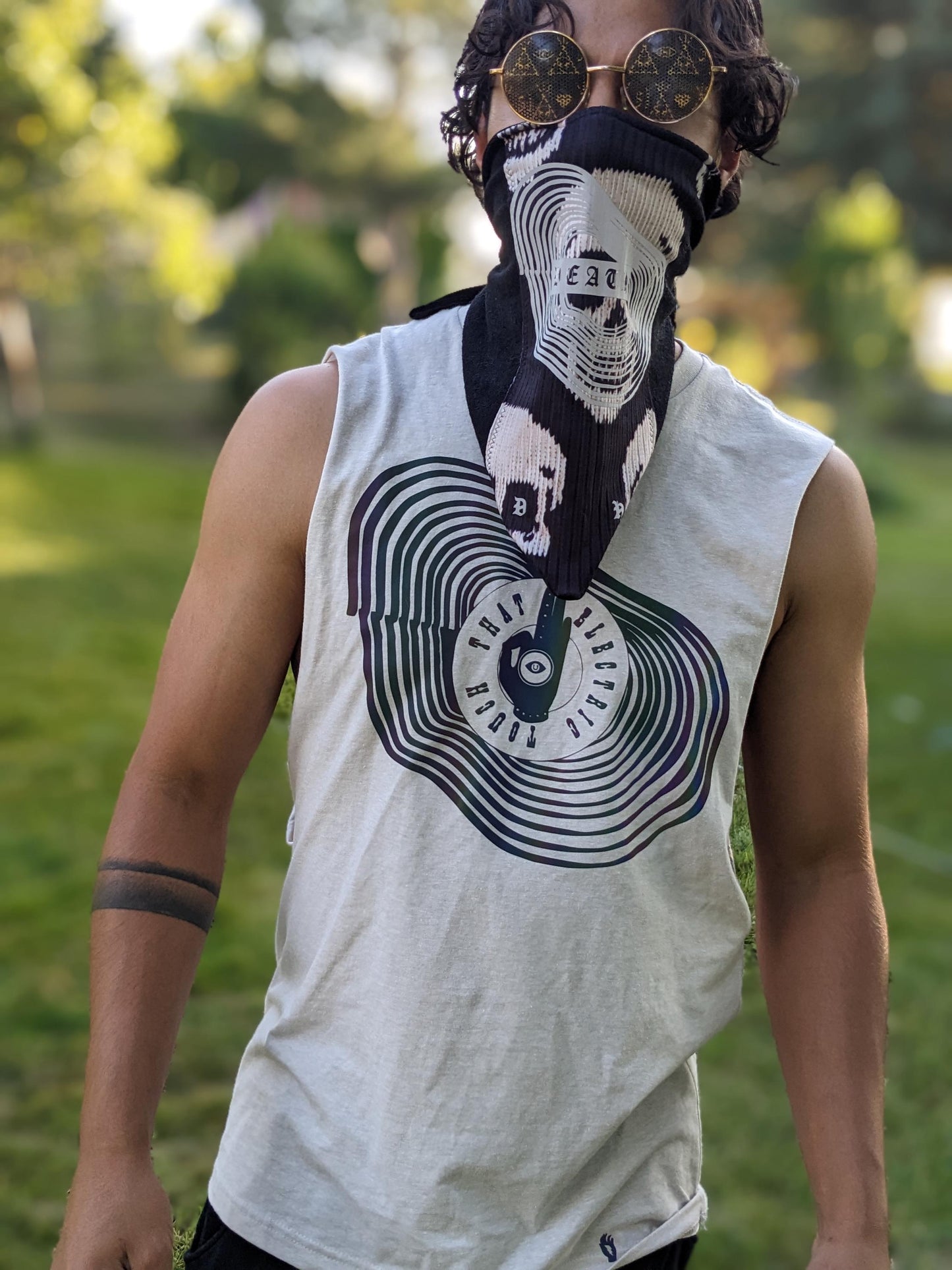 Reflective Graphic Cut Off Shirt
