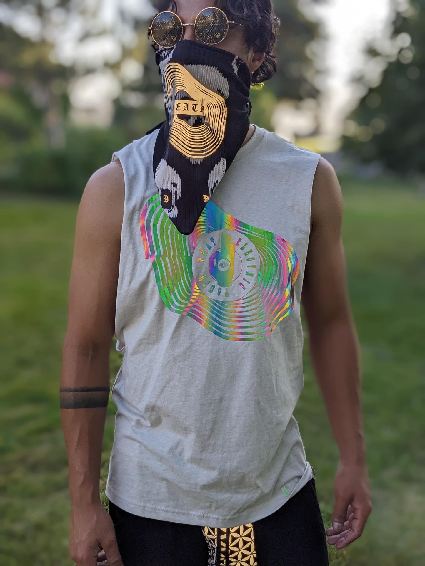 Reflective Graphic Cut Off Shirt
