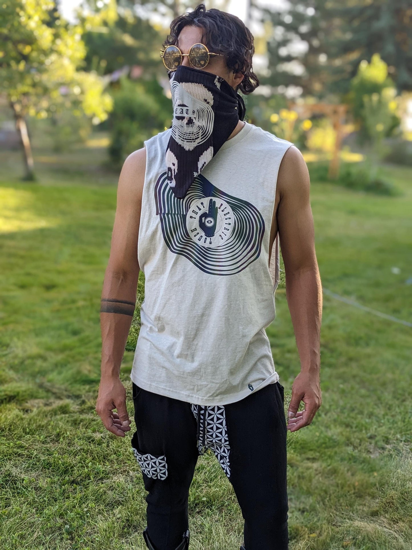 Reflective Graphic Cut Off Shirt